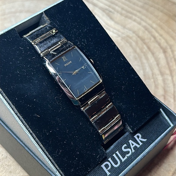 Pulsar Silver Women’s Wristwatch Watch with Box - Picture 3 of 8